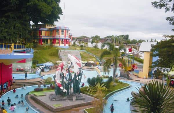 Pemandian Sumber Udel, 1. Makam Bung Karno, 2. Candi Penataran, 3. Pantai Pangi, 4. Pantai Peh Pulo, 5. Petilasan Rambut Monte, 6. Agrowisata Karangsari, 7. Pantai Tambakrejo, 8. Rafting Soko, 9. Pemandian Sumber Udel, 10. Pantai Serang, 11. Pantai Jolosutro, 12. Goa Embultuk, 13. Candi Gambar Wetan, 14. Pantai Gondo Mayit, 15. Coban Wilis
