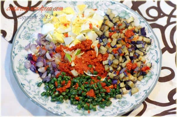 Sambal Raja, 1. Nasi Kuning Samarinda, 2. Ayam Cincane, 3. Nasi Bekepor, 4. Pepes Kepiting, 5. Sate Payau, 6. Sambal Raja, 7. Bubur Pedas, 8. Gence Ruan, 9. Amplang, 10. Pisang Gapit