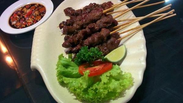 Sate Payau, 1. Nasi Kuning Samarinda, 2. Ayam Cincane, 3. Nasi Bekepor, 4. Pepes Kepiting, 5. Sate Payau, 6. Sambal Raja, 7. Bubur Pedas, 8. Gence Ruan, 9. Amplang, 10. Pisang Gapit