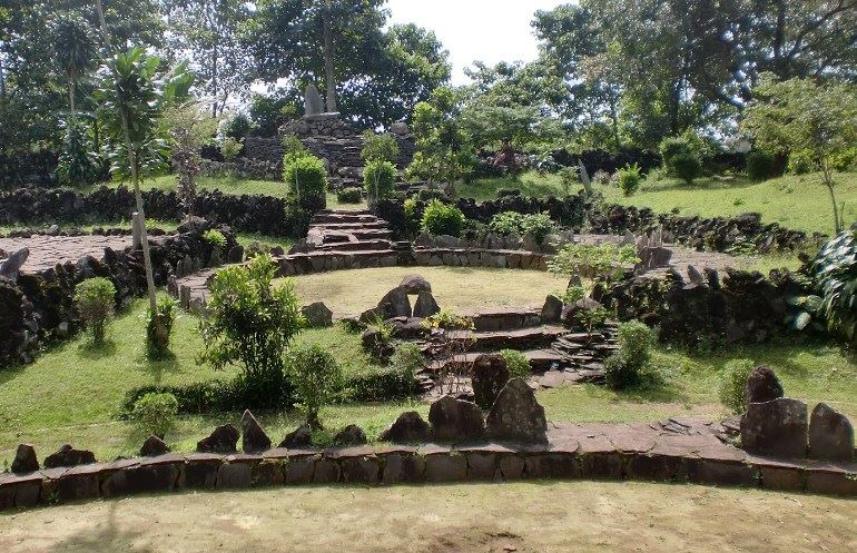 Taman Purbakala Cipari, 1. 7 Sumur Cibulan, 2. Curug Putri, 3. Curug Sidomba, 4. Waduk Darma, 5. Pemandian Air Panas Sangkanhurip Alami, 6. Telaga Remis, 7. Curug Bangkong, 8. Gedung Perundingan Linggarjati, 9. Taman Wisata Alam Linggarjati, 10. Taman Purbakala Cipari