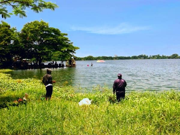 Telaga Ngipik Tempat Wisata di Gresik, 1. Telaga Ngipik, 2. Pulau Bawean, 3. Pantai Delegan, 4. Bukit Jamur, 5. Goa Gelang Agung, 6. Petilasan Sunan Kalijaga, 7. Gunung Kapur Sekapuk, 8. Kota Lama Gresik, 9. Sendang Banyu Biru Lowayu, 10. Makam Sunan Gresik, 11. Pulau Gili Noko, 12. Sendang Pancuran Gosari, 13. Pantai Pulau Cina, 14. Banyu Urip Mangrove Center, 15. Pulau Noko Selayar
