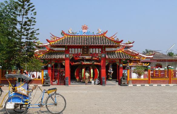 Vihara Sian Jin Ku Po, 1. Curug Cikarapyak, 2. Danau Cipule, 3. Pantai Tanjung Pakis, 4. Vihara Sian Jin Ku Po, 5. Pantai Samudera Baru, 6. Pantai Tanjung Baru, 7. Green Canyon Karawang, 8. Makam Syekh Quro, 9. Curug Cigentis, 10. Kampung Wisata Curug Cigentis