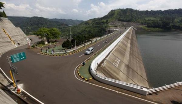 Waduk Cirata, 1. Waduk Jatiluhur, 2. Situ Wanayasa, 3. Giri Tirta Kahuripan, 4. Jatiluhur Waterworld, 5. Curug Cipurut, 6. Situ Buleud, 7. Waduk Cirata, 8. Sentra Pembuatan Keramik Plered, 9. Desa Sajuta Batu, 10. Pemandian Air Panas Ciracas
