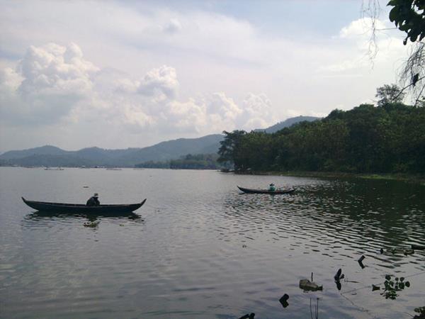 Waduk Jangari, 1. Kebun Raya Cibodas, 2. Taman Bunga Nusantara, 3. Situs Gunung Padang, 4. Pantai Jayanti, 5. Curug Citambur, 6. Telaga Biru, 7. Arung Jeram Sungai Cikundul, 8. Istana Presiden Cipanas, 9. Gunung Gede, 10. Waduk Jangari