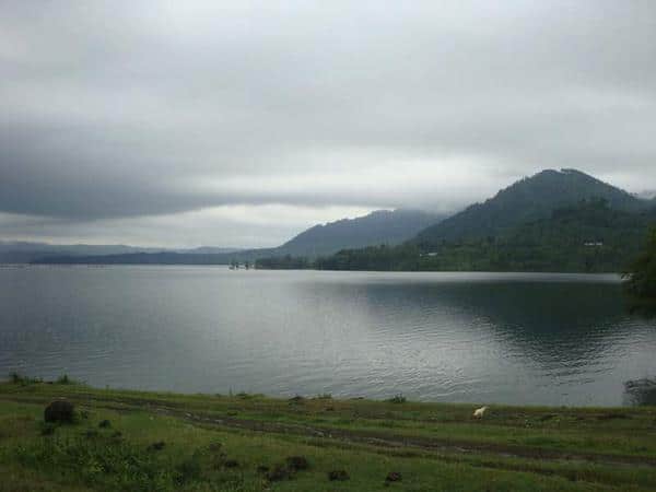 Waduk Wadaslintang, 1. Kawah Dieng, 2. Telaga Warna, 3. Telaga Merdada, 4. Air Terjun Sikarim, 5. Kebun Teh Tambi, 6. Waduk Wadaslintang, 7. Arung Jeram Serayu, 8. Candi Dieng, 9. Sumur Jalatunda, 10. Bukit Sikunir, 11. Pemandian Air Hangat Kalianget, 12. Curug Winong, 13. Telaga Cebong, 14. Lubang Sewu, 15. Kebun Teh dan Kolam Renang Tanjungsari