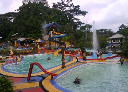 Waterboom Maarif Garden, 1. Pantai Karang Tawulan, 2. Situ Gede, 3. Pantai Cipatujah, 4. Pantai Sindangkerta, 5. Gua Malawang, 6. Waterboom Maarif Garden, 7. Kawasan Wisata Galunggung, 8. Teejay Waterpark, 9. Kampung Naga, 10. Curug Dengdeng