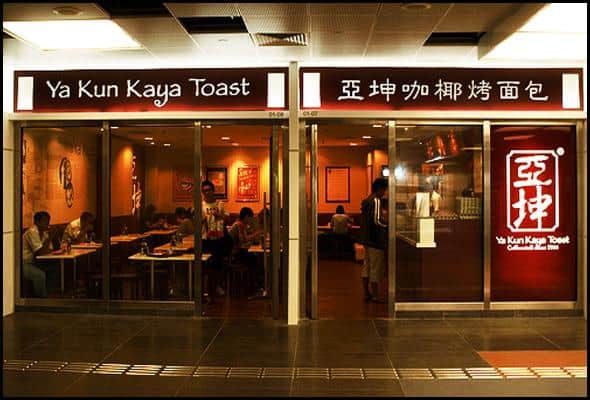 Ya Kun Kaya Toast, 1. Gantungan Kunci Singapura, 2. Kaos Singapura, 3. Tiger Balm, 4. Bak Kwa, 5. Parfum, 6. Garrett Popcorn, 8. Coklat Merlion, 10. Royal Pudding