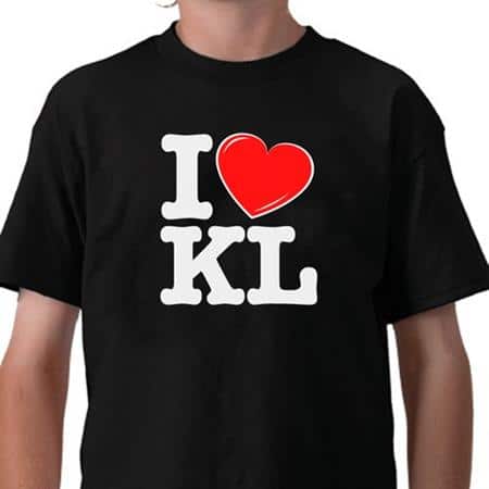 oleh-oleh khas malaysia, 1. Kerajinan Perak, 2. Kaos Malaysia, 3. Gantungan Kunci dan Magnet Malaysia, 4. Miniatur Menara Kembar Petronas, 5. Kerajinan Timah, 6. Milo Malaysia, 7. Coklat Malaysia, 10. Ukiran Kayu