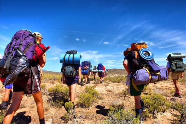 backpacker, Berlibur Saat Akhir Pekan, Cari Destinasi yang Dekat, Gunakan Transportasi yang Cepat, Liburan Saat Hari Libur Nasional, Jalan-Jalan di Dalam Kota, Jadilah Orang yang Fleksibel, Eksplor Beberapa Tempat Wisata Dalam Sehari, Liburan Singkat Saat Dinas, Liburan Saat Libur Panjang, Bersabar dan Lebih Banyak Menabung