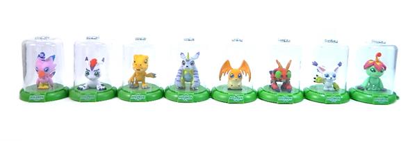 digimon figurine, 1. Yukata, 2. Edo Furin, 3. Tokyo Banana, 4. Anime Stuff, 5. Gantungan Kunci dengan Tema Jepang, 6. Bubuk Mandi, 7. Maneki Neko, 8. Daruma, 9. Bakiak Jepang, 10. Sumpit, 11. Randoseru, 12. Sensu, 13. Hanko, 14. Sake, 15. Boneka Geisha