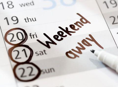 weekend, Berlibur Saat Akhir Pekan, Cari Destinasi yang Dekat, Gunakan Transportasi yang Cepat, Liburan Saat Hari Libur Nasional, Jalan-Jalan di Dalam Kota, Jadilah Orang yang Fleksibel, Eksplor Beberapa Tempat Wisata Dalam Sehari, Liburan Singkat Saat Dinas, Liburan Saat Libur Panjang, Bersabar dan Lebih Banyak Menabung
