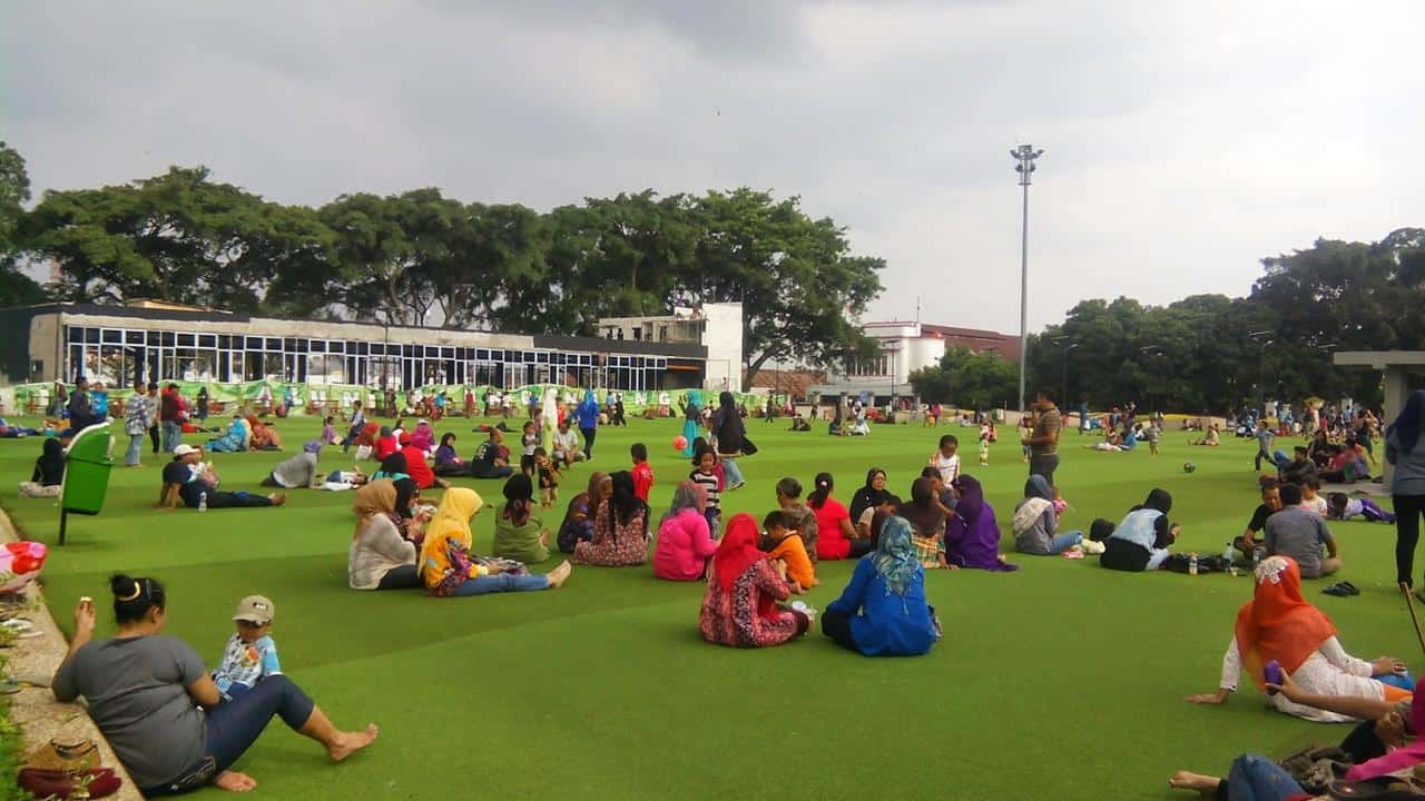 Alun Alun Bandung, Aktivitas dan Spot Populer di Alun-Alun Bandung , Harga Tiket dan Jam Operasional, Fasilitas, Alamat dan Akses Transportasi, Hotel dan Penginapan di Sekitar Alun-Alun Kota Bandung