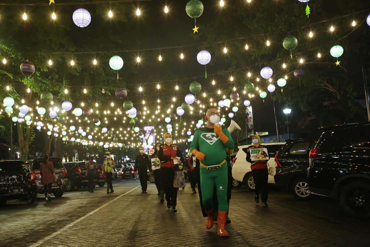 G-Walk Citraland, 1. Cocari, 2. Food Junction Grand Pakuwon, 3. G-Walk Citraland, 4. Aiola Eatery, 5. Soto Ayam Lamongan Cak Har, 6. Boncafe Steak & Ice Cream, 7. Food Festival, 8. Pasar Senggol – Hotel Bumi Surabaya, 9. Niku Japanese BBQ, 10. Ikan Bakar Seafood Genteng Bang Jaja, 11. Sitara Indian Cuisine, 12. RM Ayam Goreng Asli Pemuda