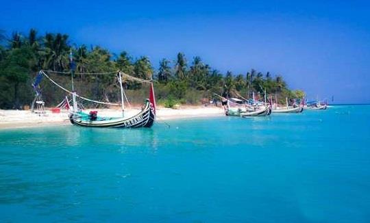 Pantai Gili Labak, 1. Masjid dengan Arsitektur Unik, 2. Makam Tokoh Islam Terkenal, 3. Perpustakaan, 4. Museum, 5. Taman Kota, 6. Pasar Malam atau Bazaar, 7. Bioskop atau Taman Bermain, 8. Wisata Laut, 9. Wisata Pegunungan, 10. Luar Negeri