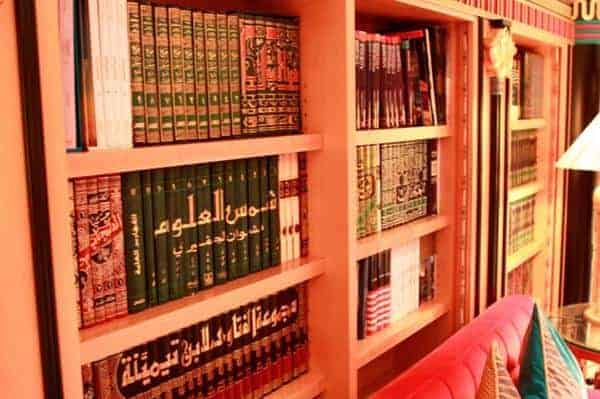 Perpustakaan, 1. Masjid dengan Arsitektur Unik, 2. Makam Tokoh Islam Terkenal, 3. Perpustakaan, 4. Museum, 5. Taman Kota, 6. Pasar Malam atau Bazaar, 7. Bioskop atau Taman Bermain, 8. Wisata Laut, 9. Wisata Pegunungan, 10. Luar Negeri