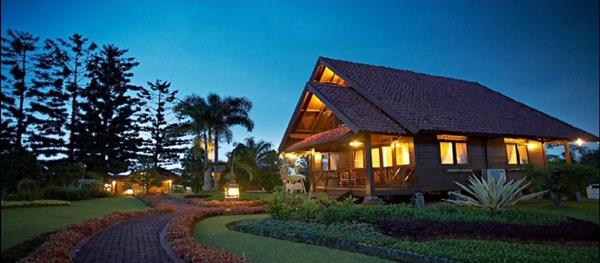 Citra Cikopo Hotel, 1. Hotel Novotel Bogor Golf Resort and Convention Center, 2. R Hotel Rancamaya, 3. Aston Sentul Lake Resort, 4. Jimmers Mountain Resort, 5. Novus Giri Resort & Spa, 6. Plataran Puncak Villa, 7. Puncak Pass Resort, 8. Citra Cikopo Hotel, 9. Royal Safari Garden Resort & Convention, 10. Royal Tulip Gunung Geulis Resort and Golf