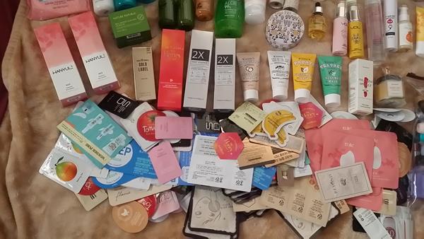 Myeongdong sample, 1. Beli tiket pesawat jauh-jauh hari, 2. Pilih penginapan dengan harga yang murah, 3. Kunjungi tempat wisata yang gratis, 4. Jangan ragu untuk makan murah, 5. Pilih transportasi umum yang murah, 6. Membawa bekal dari rumah, 7. Pilih tempat belanja murah yang memberi banyak diskon, 8. Dapatkan souvenir gratis, 9. Berteman dengan orang Korea, 10. Jangan malu untuk jadi backpacker