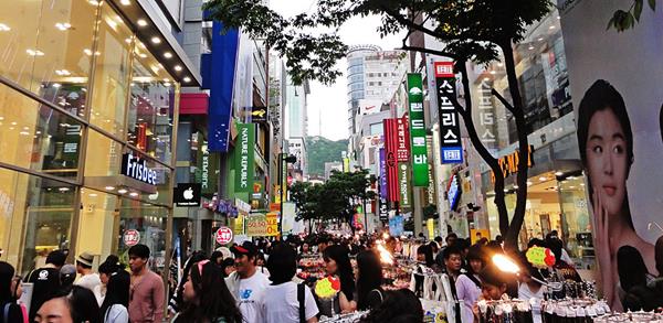 Myeongdong, 1. N Seoul Tower, 2. Monumen Peringatan Perang Korea, 3. Han River, 4. Myeongdong, 5. Seoul Arts Center, 6. Kuil Bongeunsa, 7. Insadong, 8. Istana Changgyeong, 9. Lotte World, 10. Jogyesa Temple