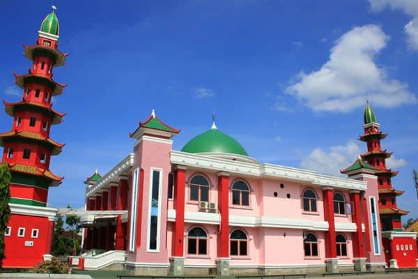 Masjid Cheng Ho, 1. Jembatan Ampera, 2. Sungai Musi, 3. Bukit Siguntang, 4. Pulau Kemaro, 5. Benteng Kuto Besak, 6. Air Terjun Lematang Indah, 7. Air Terjun Curup Maung, 8. Danau Ranau, 9. Hutan Wisata Punti Kayu, 10. Masjid Cheng Ho, 11. Gunung Dempo, 12. Museum Sultan Mahmud Badaruddin II, 13. Air Terjun Bidadari Lahat, 14. OPI Water Fun, 15. Kambang Iwak Family Park