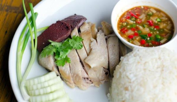 Nasi Ayam Hainan, 1. Beli Tiket Pesawat Promo untuk Ke Malaysia, 2. Berangkat Ke Malaysia dari Singapura, 3. Tak Perlu Ragu untuk Menjadi Solo Backpacker, 4. Tidak Berlibur Di Musim Liburan, 5. Pesan Penginapan Murah, 6. Kunjungi Tempat Wisata Gratis, 7. Jangan Lewat Tempat Wisata Terkenal, 8. Cari Kuliner Murah dan Lezat, 9. Bawa Uang dan Kartu Kredit, 10. Kunjungi Theme Park Terkenal Di Malaysia