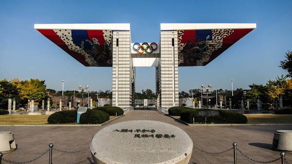 Olympic Park, 1. Nami Island, 2. Pulau Jeju, 3. Bomun Pavilion, 4. Istana Changdeok, 5. Istana Gyeongbok, 6. Bukchon Hanok Village, 7. Taman Nasional Bukhansan, 8. Olympic Park, 9. Haeundae Beach, 10. Stasiun Kyeong-Wha