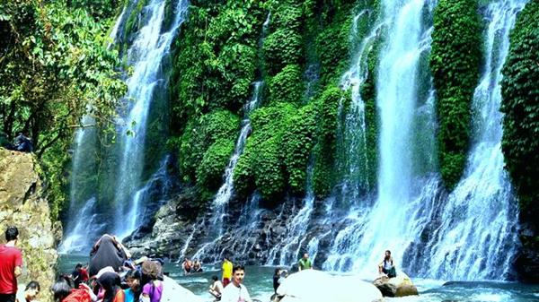 Air Terjun Curup Maung, 1. Jembatan Ampera, 2. Sungai Musi, 3. Bukit Siguntang, 4. Pulau Kemaro, 5. Benteng Kuto Besak, 6. Air Terjun Lematang Indah, 7. Air Terjun Curup Maung, 8. Danau Ranau, 9. Hutan Wisata Punti Kayu, 10. Masjid Cheng Ho, 11. Gunung Dempo, 12. Museum Sultan Mahmud Badaruddin II, 13. Air Terjun Bidadari Lahat, 14. OPI Water Fun, 15. Kambang Iwak Family Park
