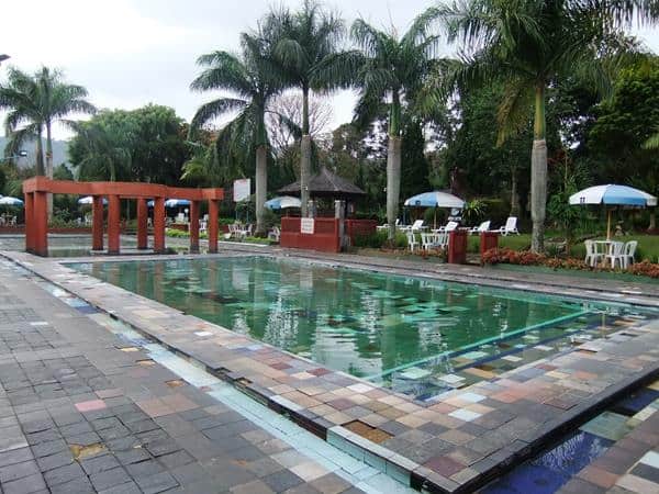 Ciater Spa Resort, 1. Gracia Spa Resort, 2. Ciater Spa Resort, 3. Sari Ater Hotel, 4. Lembah Sarimas Resort Hotel Ciater, 5. Ciater Highland Resort, 6. Sari Alam Hot Spring and Resort Hotel, 7. Puspa Sari Hotel, 8. Villa Cempaka, 9. Villa Marindu, 10. Tea Garden Resort
