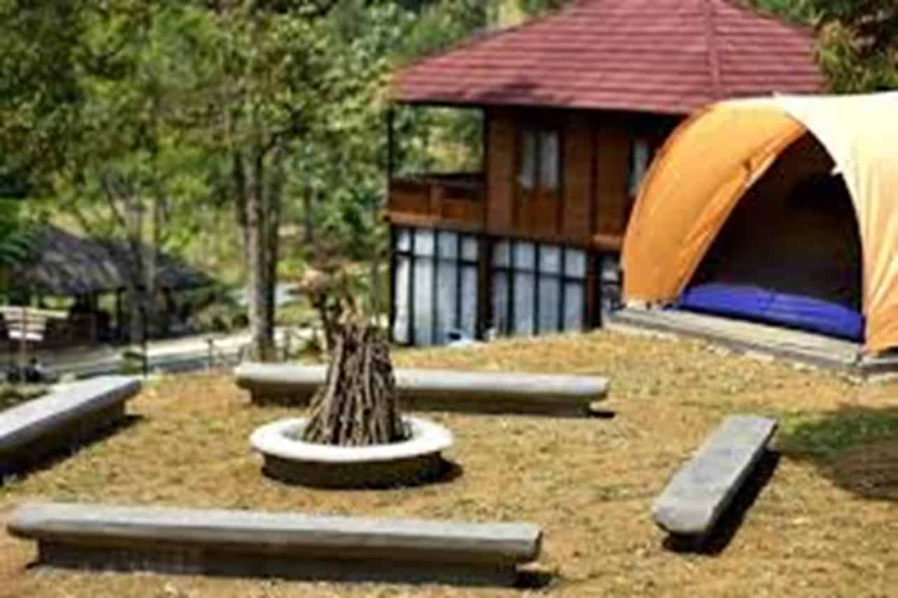 Gunung Geulis Camp Area, 1. Taman Budaya Sentul City, 2. Kampung Wisata Cinangneng, 3. Gunung Geulis Camp Area, 4. Talaga Cikeas Resort dan Outbound, 5. Griya Sawah Lega, 6. Highland Park Resort Bogor, 7. Panjang Jiwo Resort, 8. KM Zero Resort, 9. Outbound Bumi Tapos, 10. Villa Ratu, 11. Mekarsari, 11. Grand Pesona