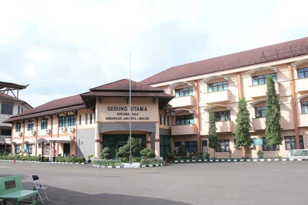 Gedung Asrama Haji, 1. Gedung Mahkamah Konstitusi Bekasi, 2. Gedung Serba Guna Al-Muhajirien, 3. Graha Delima, 4. Mustikasari Convention Hall Bekasi, 5. Grand Galaxy Convention Hall, 6. Grand Metropolitan Bekasi Function, 7. Gedung Asrama Haji, 8. Gedung Sartika, 9. Gedung Pertemuan Prasetya, 10. Gedung Islamic Centre Bekasi, 11. Griya Wulan Sari