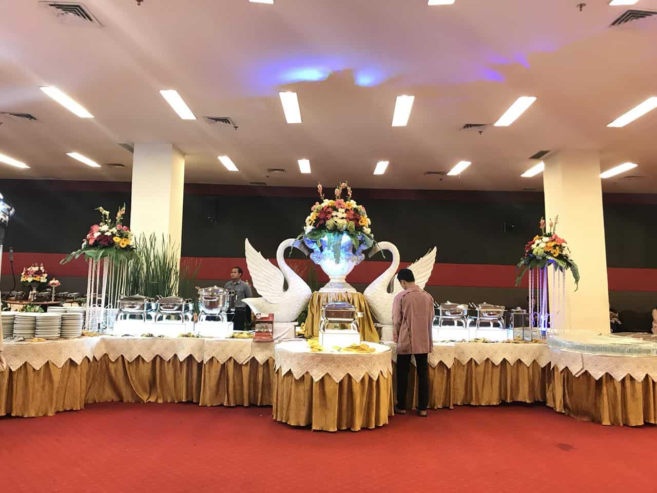 Grand Metropolitan Bekasi Function, 1. Gedung Mahkamah Konstitusi Bekasi, 2. Gedung Serba Guna Al-Muhajirien, 3. Graha Delima, 4. Mustikasari Convention Hall Bekasi, 5. Grand Galaxy Convention Hall, 6. Grand Metropolitan Bekasi Function, 7. Gedung Asrama Haji, 8. Gedung Sartika, 9. Gedung Pertemuan Prasetya, 10. Gedung Islamic Centre Bekasi, 11. Griya Wulan Sari