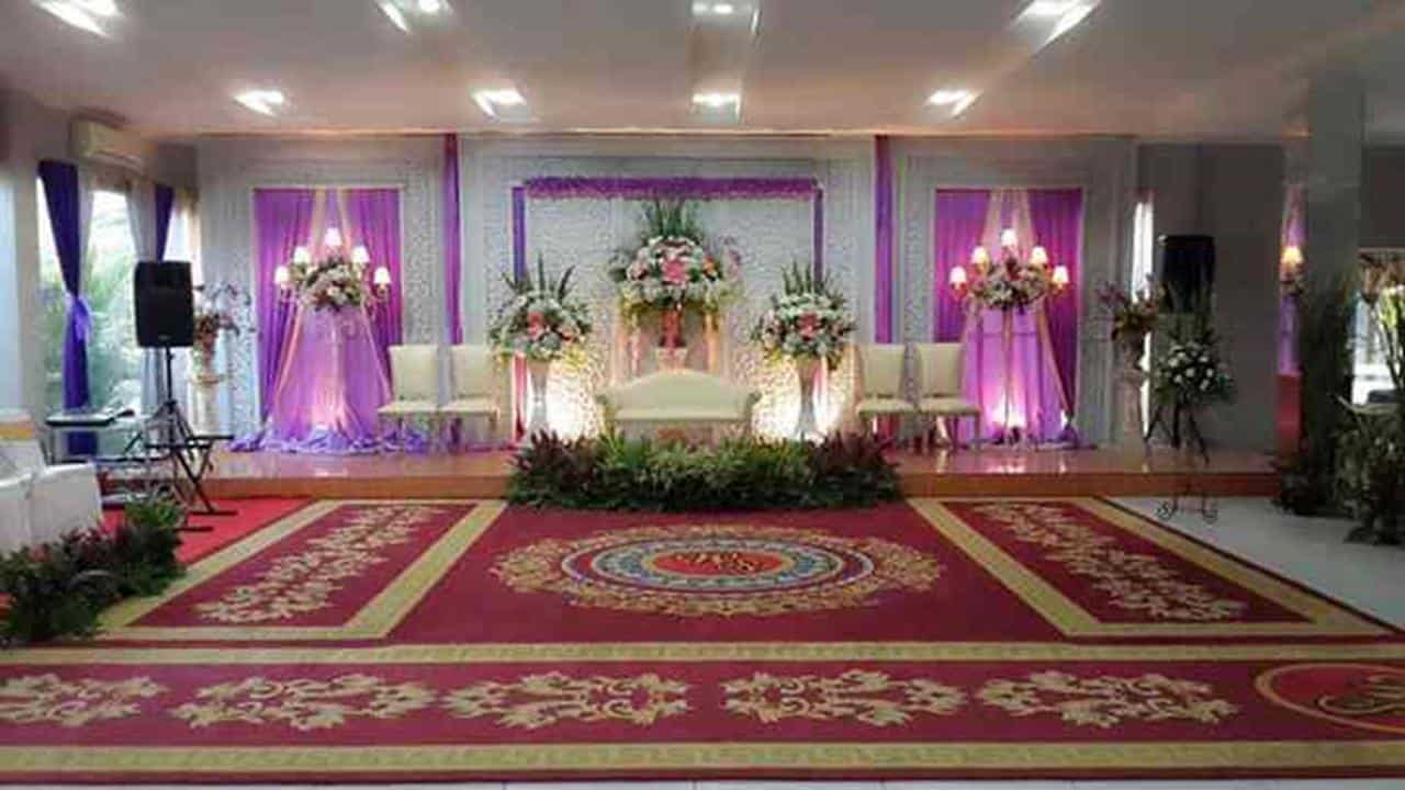 Griya Wulan Sari , 1. Gedung Mahkamah Konstitusi Bekasi, 2. Gedung Serba Guna Al-Muhajirien, 3. Graha Delima, 4. Mustikasari Convention Hall Bekasi, 5. Grand Galaxy Convention Hall, 6. Grand Metropolitan Bekasi Function, 7. Gedung Asrama Haji, 8. Gedung Sartika, 9. Gedung Pertemuan Prasetya, 10. Gedung Islamic Centre Bekasi, 11. Griya Wulan Sari
