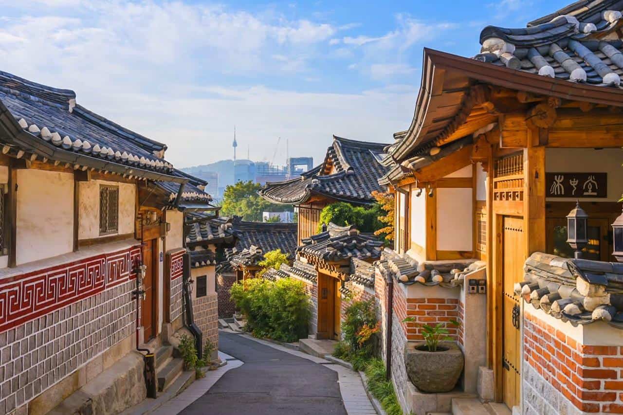 hanok-village, 1. Nami Island, 2. Pulau Jeju, 3. Bomun Pavilion, 4. Istana Changdeok, 5. Istana Gyeongbok, 6. Bukchon Hanok Village, 7. Taman Nasional Bukhansan, 8. Olympic Park, 9. Haeundae Beach, 10. Stasiun Kyeong-Wha