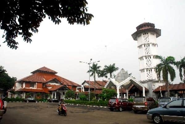 Islamic Centre gedung pernikahan di Bekasi, 1. Gedung Mahkamah Konstitusi Bekasi, 2. Gedung Serba Guna Al-Muhajirien, 3. Graha Delima, 4. Mustikasari Convention Hall Bekasi, 5. Grand Galaxy Convention Hall, 6. Grand Metropolitan Bekasi Function, 7. Gedung Asrama Haji, 8. Gedung Sartika, 9. Gedung Pertemuan Prasetya, 10. Gedung Islamic Centre Bekasi, 11. Griya Wulan Sari