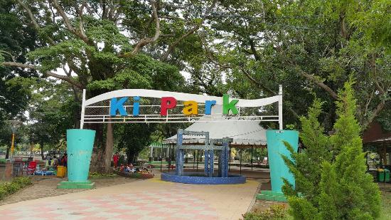 Kambang Iwak Family Park, 1. Jembatan Ampera, 2. Sungai Musi, 3. Bukit Siguntang, 4. Pulau Kemaro, 5. Benteng Kuto Besak, 6. Air Terjun Lematang Indah, 7. Air Terjun Curup Maung, 8. Danau Ranau, 9. Hutan Wisata Punti Kayu, 10. Masjid Cheng Ho, 11. Gunung Dempo, 12. Museum Sultan Mahmud Badaruddin II, 13. Air Terjun Bidadari Lahat, 14. OPI Water Fun, 15. Kambang Iwak Family Park