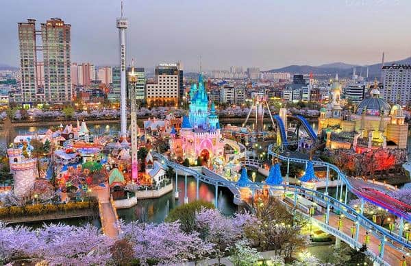 Lotte World, 1. N Seoul Tower, 2. Monumen Peringatan Perang Korea, 3. Han River, 4. Myeongdong, 5. Seoul Arts Center, 6. Kuil Bongeunsa, 7. Insadong, 8. Istana Changgyeong, 9. Lotte World, 10. Jogyesa Temple