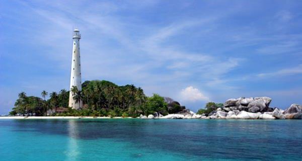 Pulau Lengkuas, 1. Pantai Tanjung Tinggi, 2. Museum Kata Andrea Hirata, 3. Pantai Burung Mandi, 4. Gunung Menumbing, 5. Pantai Tanjung Kelayang, 6. Pantai Parai Tenggiri, 7. Pulau Memperak, 8. Pantai Punai, 9. Pulau Lengkuas, 10. Pulau Pasir