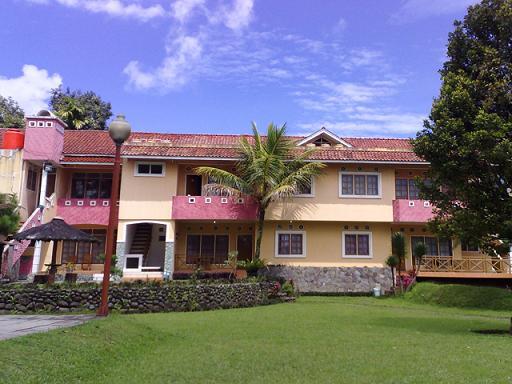 Puspa Sari Hotel, 1. Gracia Spa Resort, 2. Ciater Spa Resort, 3. Sari Ater Hotel, 4. Lembah Sarimas Resort Hotel Ciater, 5. Ciater Highland Resort, 6. Sari Alam Hot Spring and Resort Hotel, 7. Puspa Sari Hotel, 8. Villa Cempaka, 9. Villa Marindu, 10. Tea Garden Resort