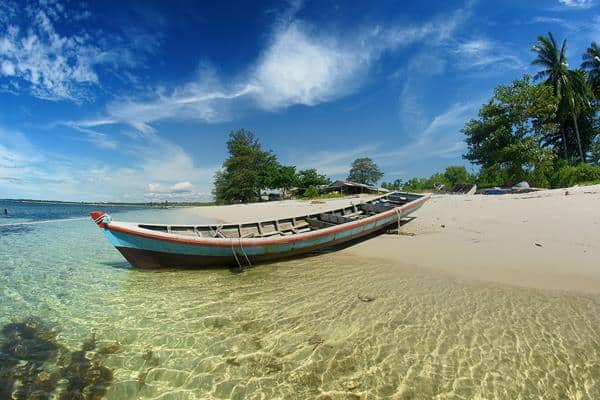Pantai Burung Mandi, 1. Pantai Tanjung Tinggi, 2. Museum Kata Andrea Hirata, 3. Pantai Burung Mandi, 4. Gunung Menumbing, 5. Pantai Tanjung Kelayang, 6. Pantai Parai Tenggiri, 7. Pulau Memperak, 8. Pantai Punai, 9. Pulau Lengkuas, 10. Pulau Pasir