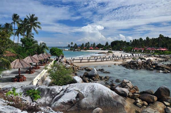 Pantai Parai Tenggiri, 1. Pantai Tanjung Tinggi, 2. Museum Kata Andrea Hirata, 3. Pantai Burung Mandi, 4. Gunung Menumbing, 5. Pantai Tanjung Kelayang, 6. Pantai Parai Tenggiri, 7. Pulau Memperak, 8. Pantai Punai, 9. Pulau Lengkuas, 10. Pulau Pasir