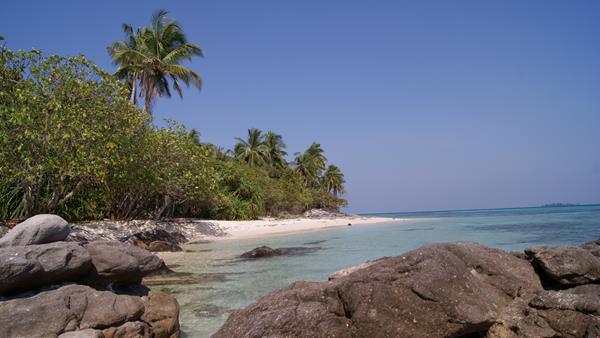 Pantai Ujung Gelam, 1. Pilih Transportasi Termurah dari Tempat Anda, 2. Hindari Pergi Saat Musim Hujan, 3. Usahakan untuk Tidak Menjadi Solo Backpacker, 4. Pilih Homestay Sebagai Tempat Menginap, 5. Mencari Makanan yang Murah, 6. Bawa Uang Tunai Secukupnya, 7. Wajib Snorkeling di Karimunjawa, 8. Jangan Lewatkan Sunset di Pantai Ujung Gelam, 9. Trekking Santai di Hutan Mangrove, 10. Bawa Perlengkapan Pribadi