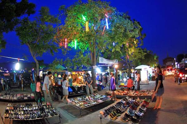 Phuket Weekend Market, Pantai Hai Harn, Pantai Patong, Pantai Kata, Phi-Phi Island, Karon View Point, Bangla Road, Wat Chalong, Big Buddha, Phuket Weekend Market, Kota Tua Phuket