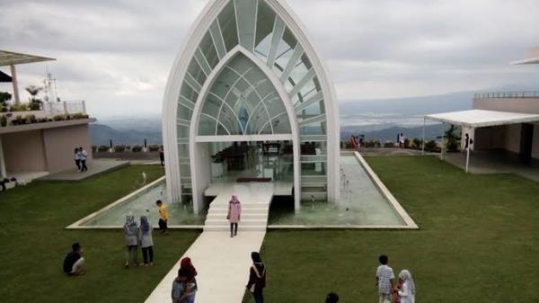 Susan Spa Resort, 1. Pondok Wisata Umbul Sidomukti, 2. Villa Pondok Kopi, 3. Homestay Pinus, 4. Camping Ground, 5. Susan Spa Resort, 6. Wisma Gaya Hotel, 7. Kencana Hotel, 8. Amanda Hills Hotel, 9. Hotel Arjuna Sari, 10. The Bandungan Hotel