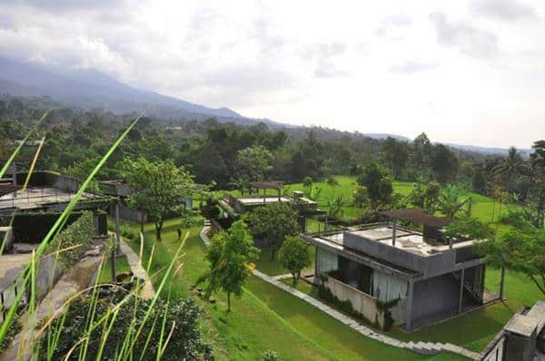 Tea Garden Resort, 1. Gracia Spa Resort, 2. Ciater Spa Resort, 3. Sari Ater Hotel, 4. Lembah Sarimas Resort Hotel Ciater, 5. Ciater Highland Resort, 6. Sari Alam Hot Spring and Resort Hotel, 7. Puspa Sari Hotel, 8. Villa Cempaka, 9. Villa Marindu, 10. Tea Garden Resort