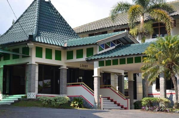 The Bandungan Hotel, 1. Pondok Wisata Umbul Sidomukti, 2. Villa Pondok Kopi, 3. Homestay Pinus, 4. Camping Ground, 5. Susan Spa Resort, 6. Wisma Gaya Hotel, 7. Kencana Hotel, 8. Amanda Hills Hotel, 9. Hotel Arjuna Sari, 10. The Bandungan Hotel