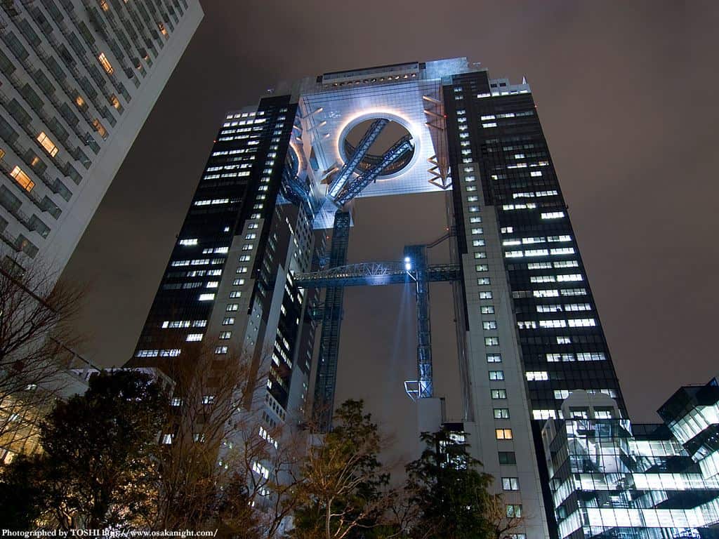 Umeda Sky Building, 1. Osaka Castle, 2. Universal Studios Japan, 3. Dotonbori, 4. Spa World Osaka, 5. Tempozan Ferris Wheel, 6. Osaka Kaiyukan Aquarium, 7. Nakanoshima Park, 8. Nipponbashi, 9. Kuil Sumiyoshi Taisha, 10. Amerikamura, 11. Umeda Sky Building, 12. Tsutenkaku Tower, 13. Air Terjun Mino, 14. Pasar Kuromon, 15. Tennōji Zoo