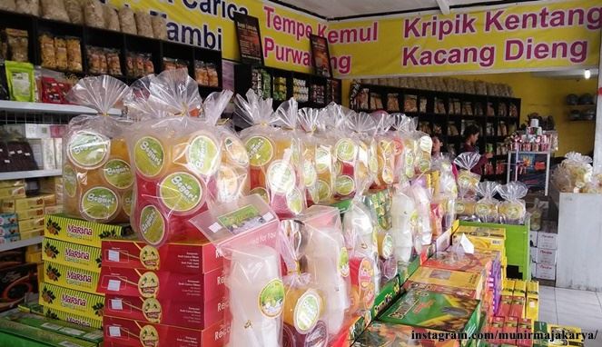 oleh-oleh dieng, 1. Naik Kereta Api Kelas Ekonomi, 2. Mencari Penginapan Murah On The Spot, 3. Pilih Waktu yang Tepat untuk Berkunjung ke Dieng, 4. Jangan Lupa Membawa Baju Hangat, 5. Bertanya Sebelum Memesan Makanan, 6. Sewa Kendaraan di Dieng, 7. Kunjungi Tempat Wisata Terkenal di Dieng, 8. Membawa Perbekalan Pribadi dari Rumah, 9. Bawa Uang Tunai Secukupnya, 10. Berburu Oleh-Oleh dari Dieng