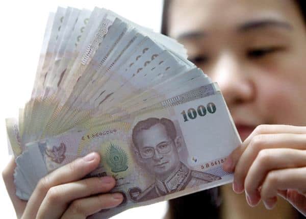baht, 1. Hunting Tiket Pesawat Murah, 2. Pesan Penginapan yang Murah, 3. Belajar Bahasa Thailand Sedikit, 4. Jangan Ragu untuk Naik Transportasi Umum, 5. Bawa Pakaian Secukupnya, 6. Buat Itinerary Sendiri, 7. Tukarkan Rupiah Ke Baht Di Indonesia, 8. Cicipi Kuliner Khas Thailand Di Kaki Lima, 9. Kunjungi Tempat Wisata Murah dan Gratis, 10. Berburu Oleh-Oleh yang Ekonomis