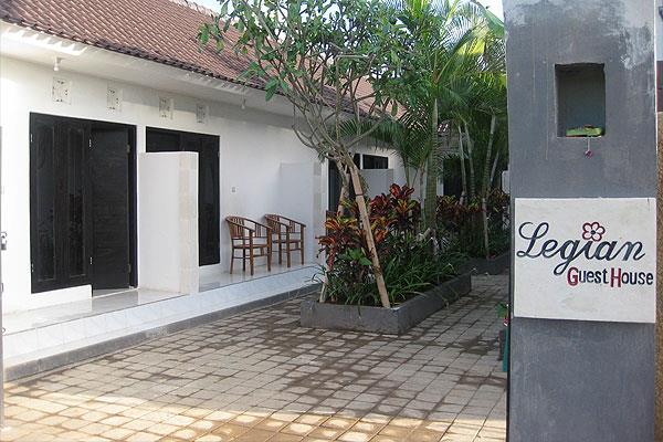 biaya liburan ke bali, 1. Pergi Hari Biasa, Bukan Weekend atau High Season, 2. Pilih Alat Transportasi yang Murah dan Efisien, 3. Jangan Lupa Membawa KTP, ATM, dan Kartu Kredit, 4. Cari Penginapan yang Murah, 5. Makan Enak Tak Harus Mahal, 6. Jangan Takut untuk Berpetualang, 7. Kunjungi Tempat Wisata yang Ekonomis, 8. Menyewa Sepeda Motor atau Mobil, 9. Belanja Di Tempat yang Murah, 10. Menumpang Di Rumah Kerabat