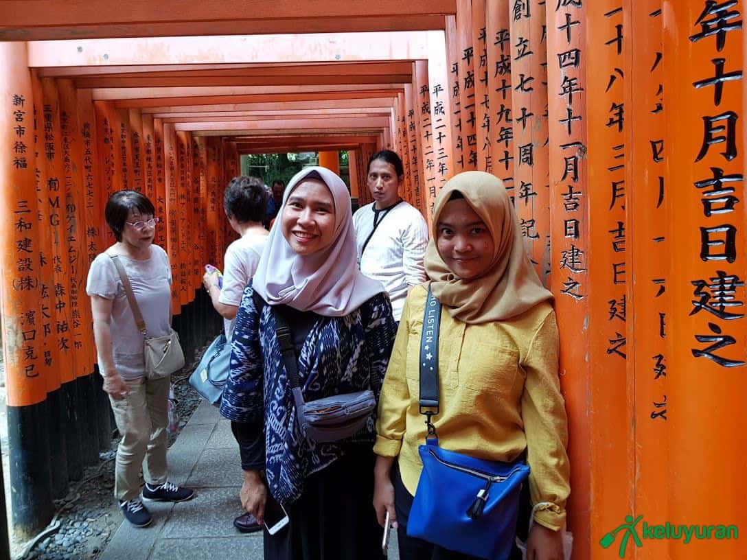 fushimi-inari, Tiket Pesawat, Penginapan, Transportasi, Tempat Wisata, Belanja dan Oleh-Oleh, Simpulan