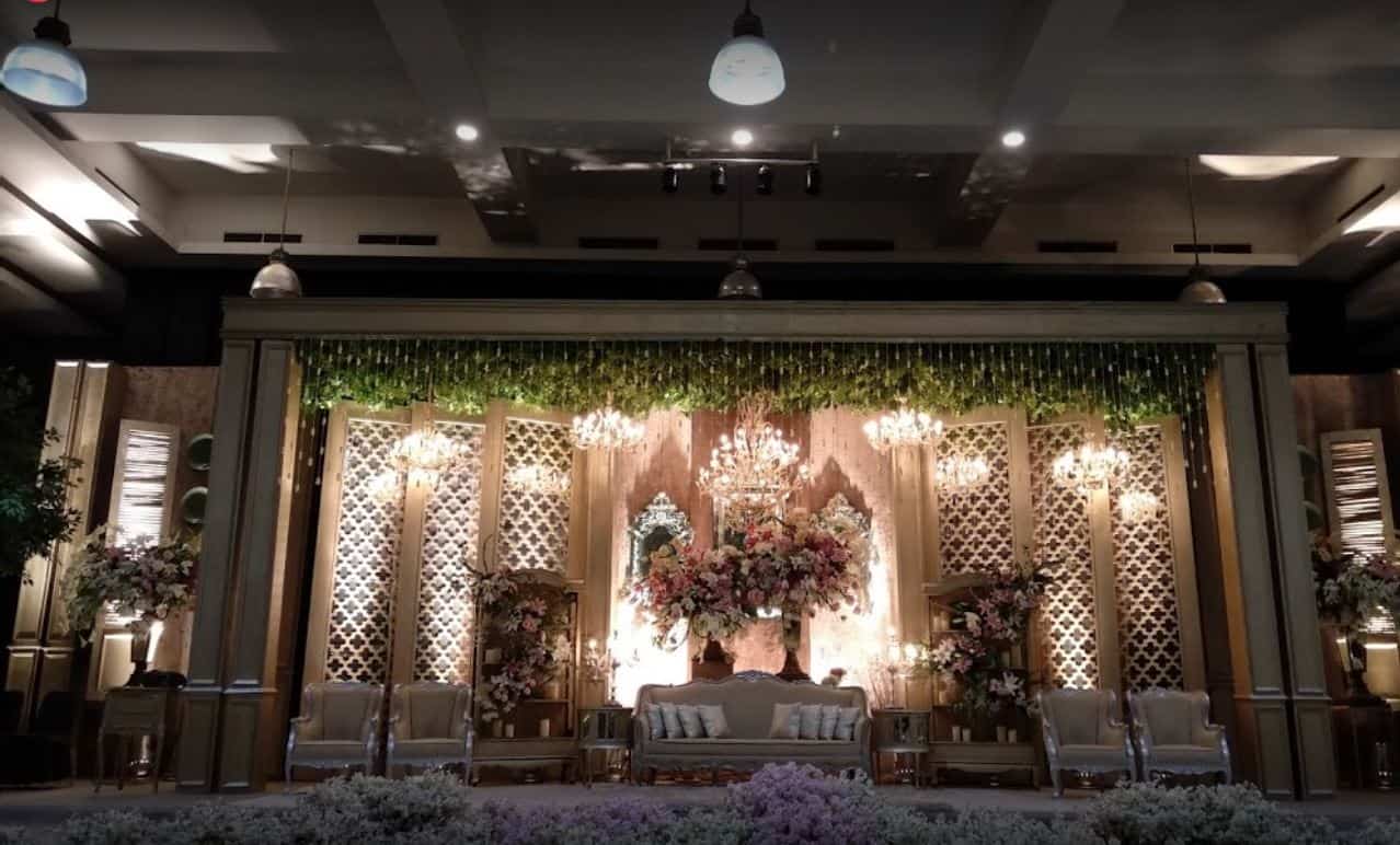 graha batununggal indah, 1. Peta Park, 2. Bandung Convention Center, 3. Sudirman Grand Ballroom, 4. Graha Manggala Siliwangi, 5. Gedung Balai Sartika, 6. Bale Asri Pusdai, 7. Bumi Samami, 8. SESKOAD Grand Ballroom, 9. Mepro Hall, 10. Graha Batununggal Indah, 11. Istana Kana Kawaluyaan, 12. Graha Emerald, 13. Puri Suryalaya Wedding House, 14. Gedung Sopo Sulaksana, 15. Gedung Kologdam Bandung, 16. Istana Muara